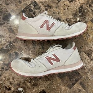 Super Cute New Balance 311 Size 8.5!